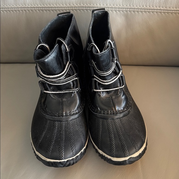 Sorel Black Leather and Rubber Rain Boots sz 8 waterproof - Picture 2 of 8